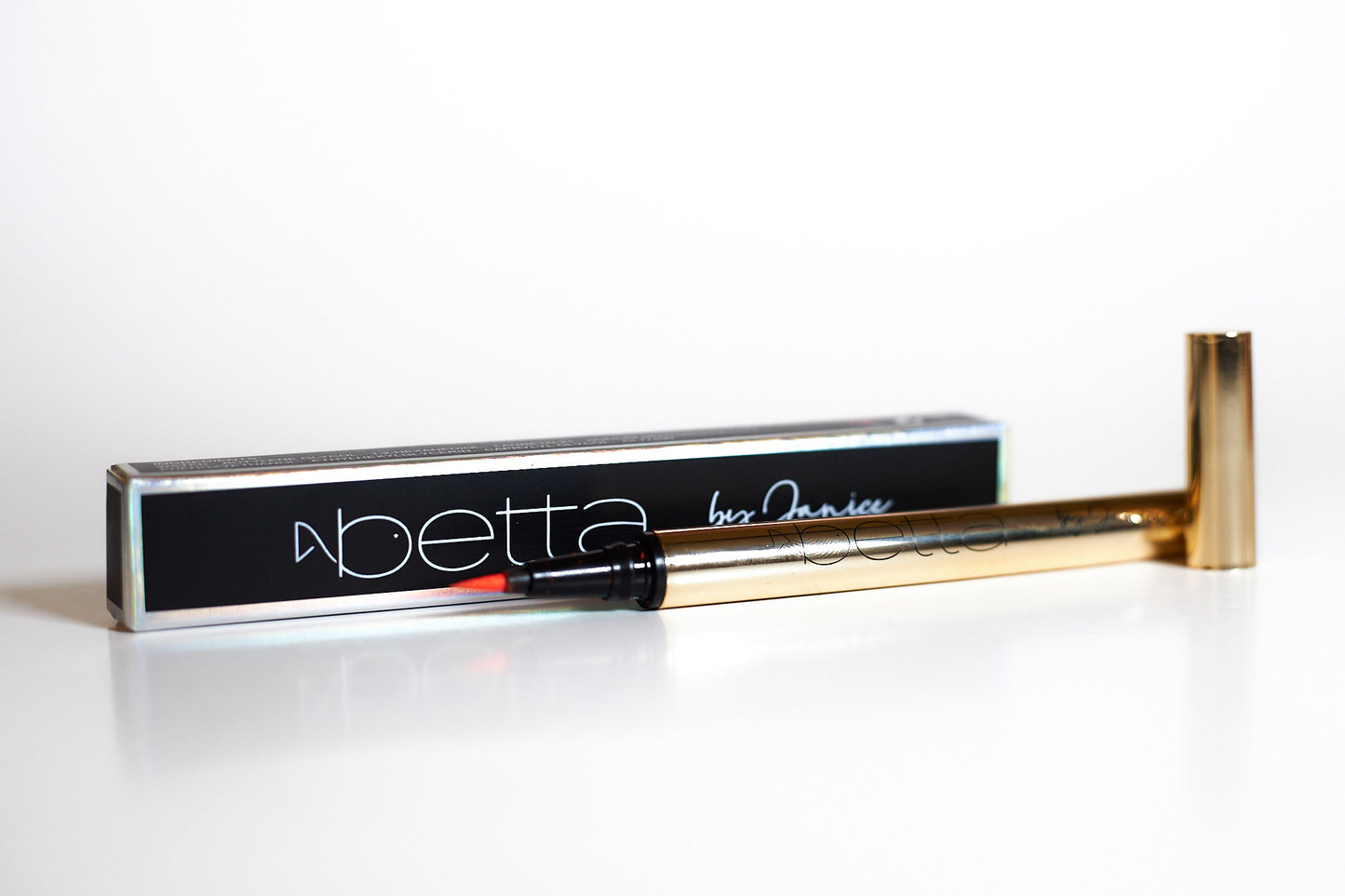 Betta Neon Eyeliner- Anaranjado Valiente